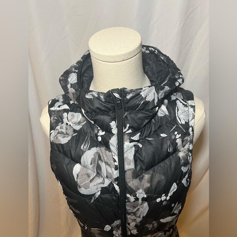 Lole Black Winter Bloom Hooded Down Vest | XS - Picture 4 of 14